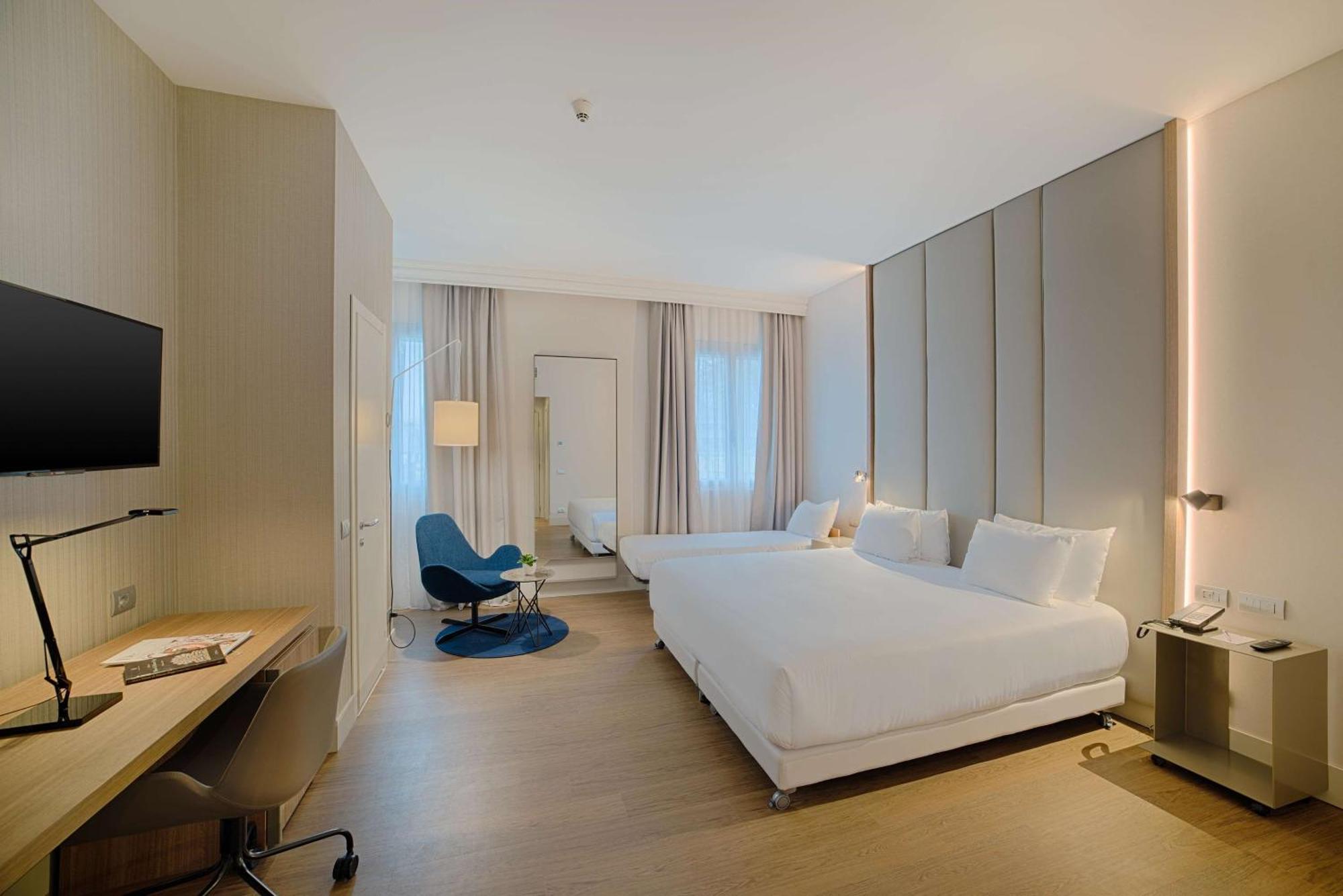 Hotel NH Bologna De La Gare Esterno foto