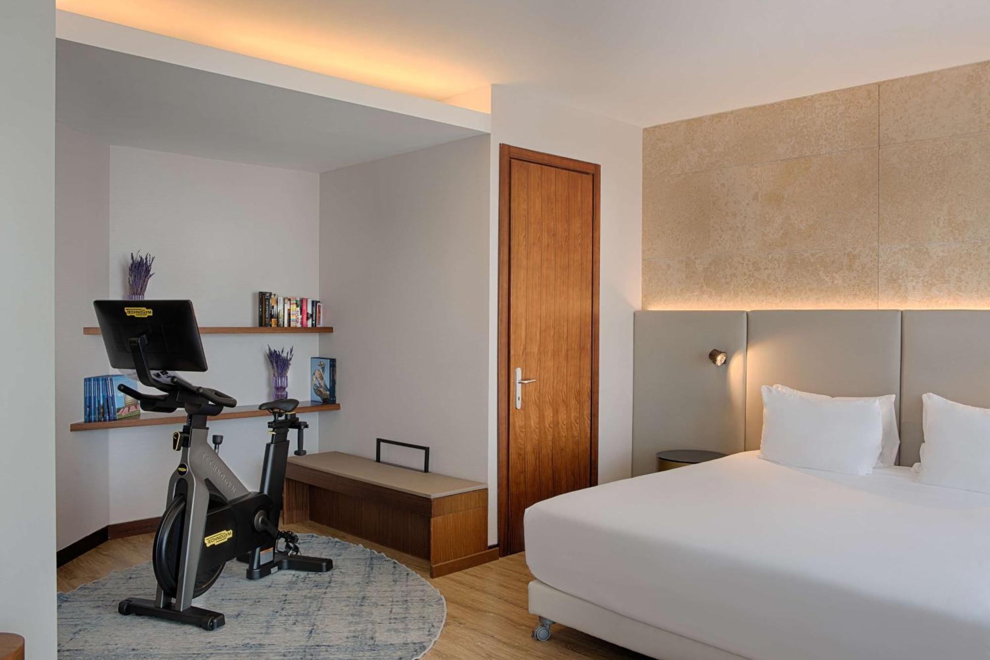 Hotel NH Bologna De La Gare Esterno foto