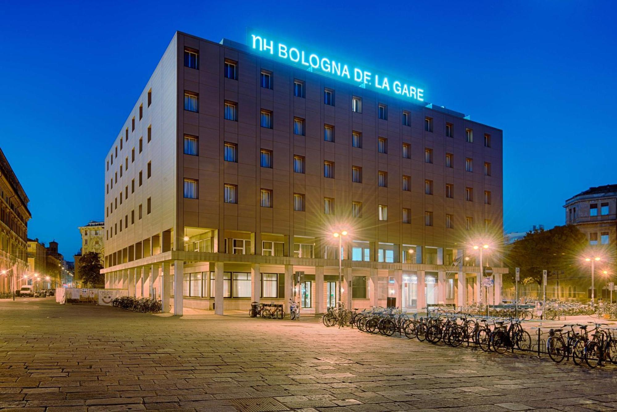 Hotel NH Bologna De La Gare Esterno foto