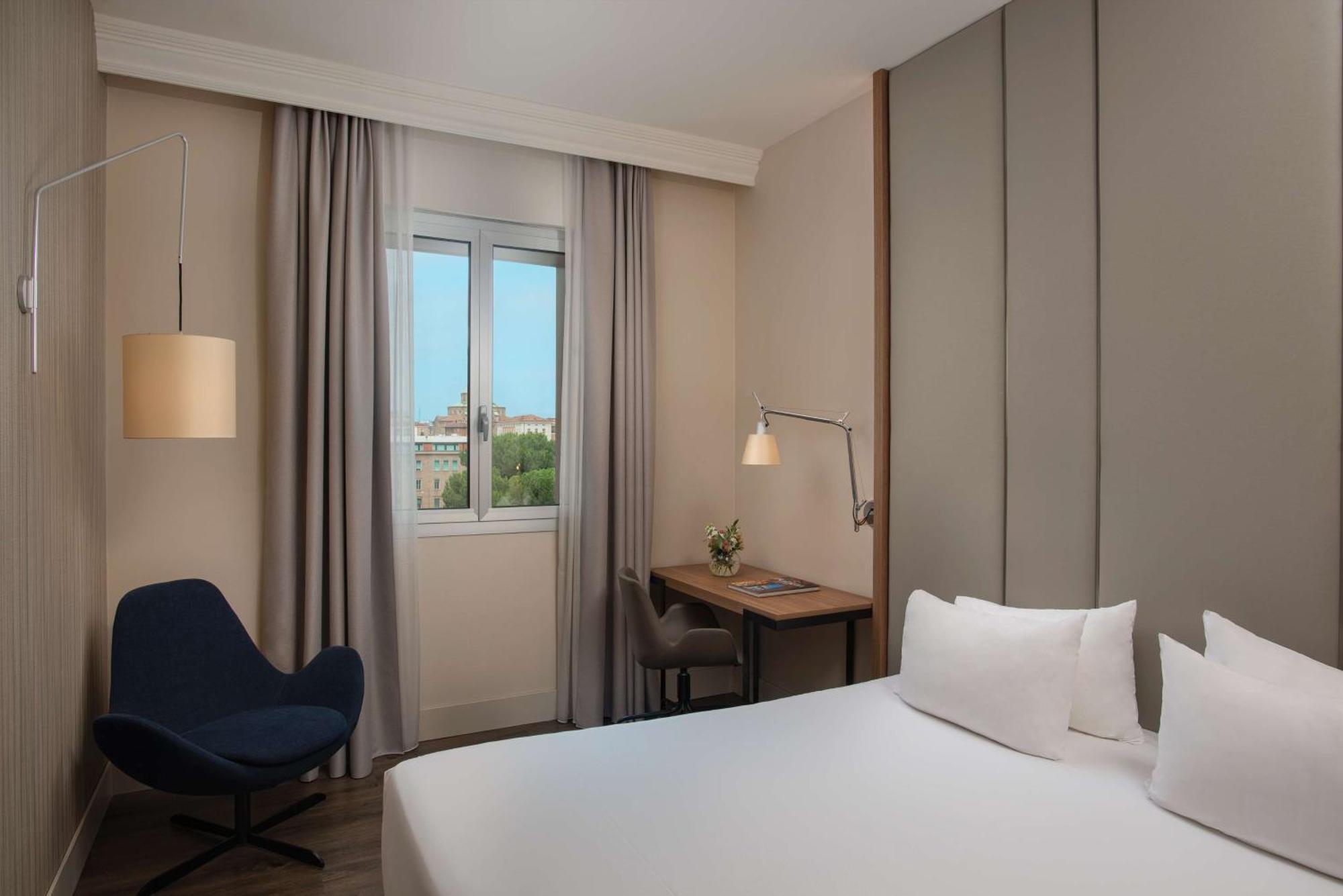 Hotel NH Bologna De La Gare Esterno foto