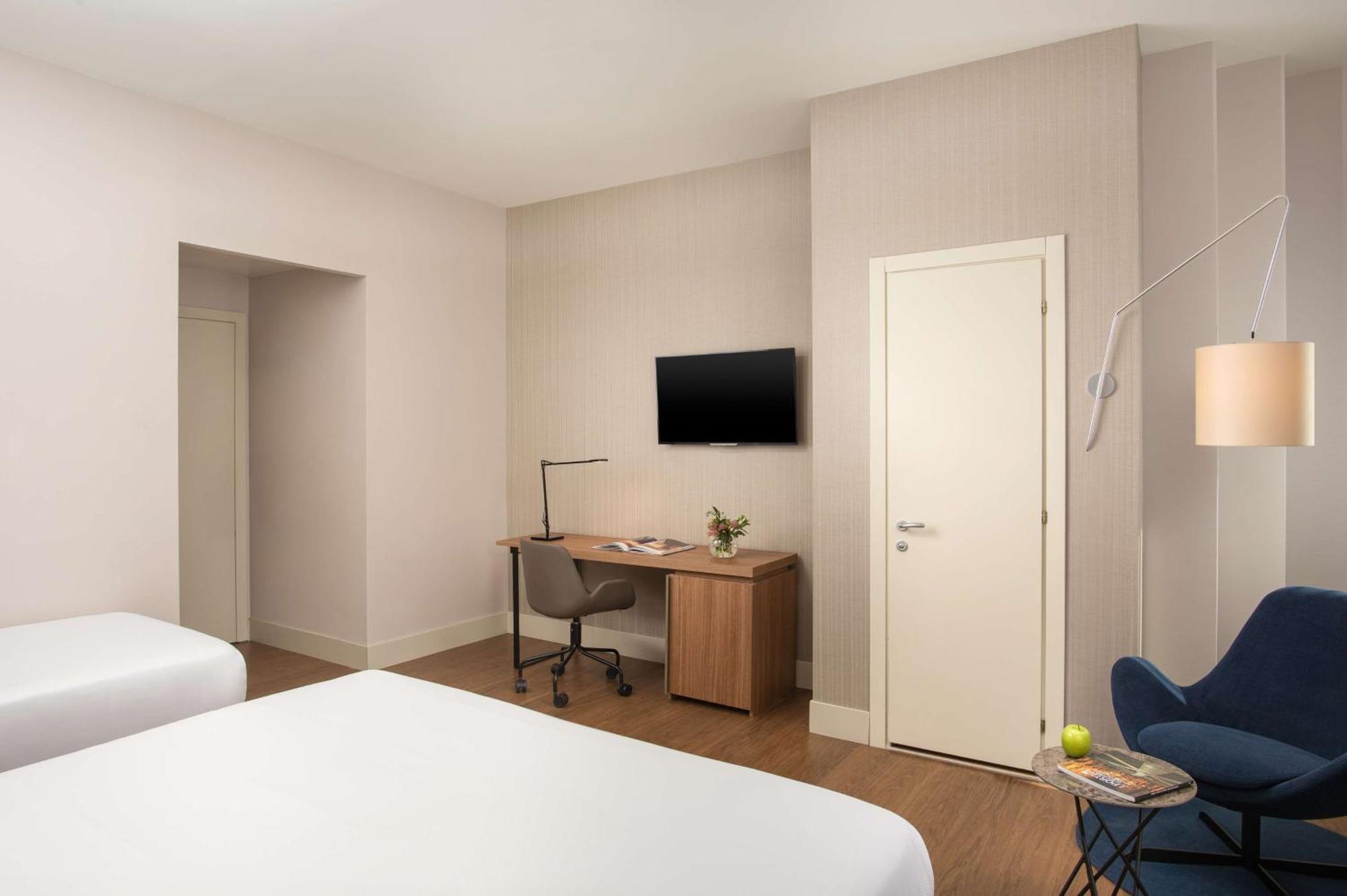 Hotel NH Bologna De La Gare Esterno foto