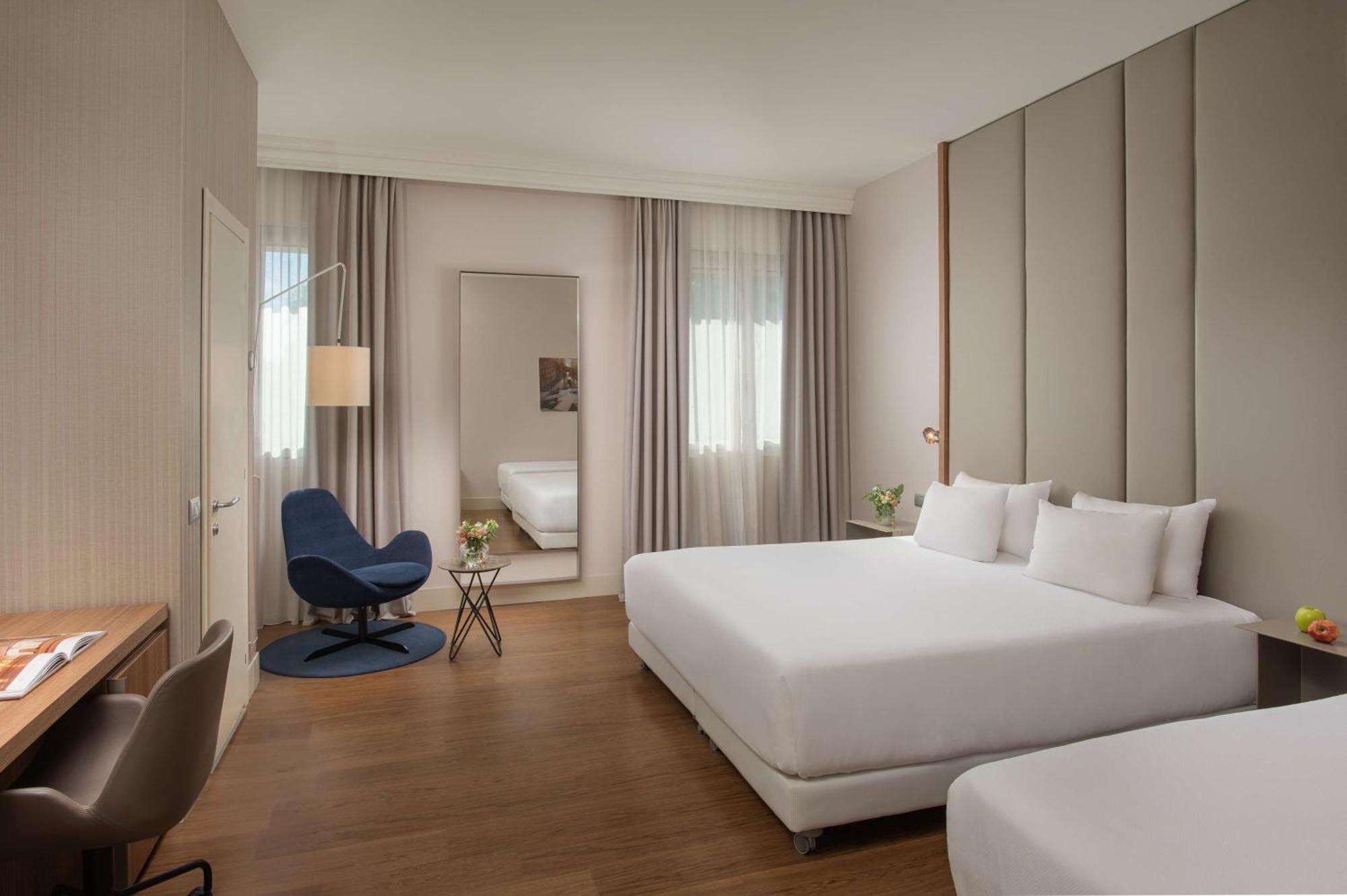 Hotel NH Bologna De La Gare Esterno foto