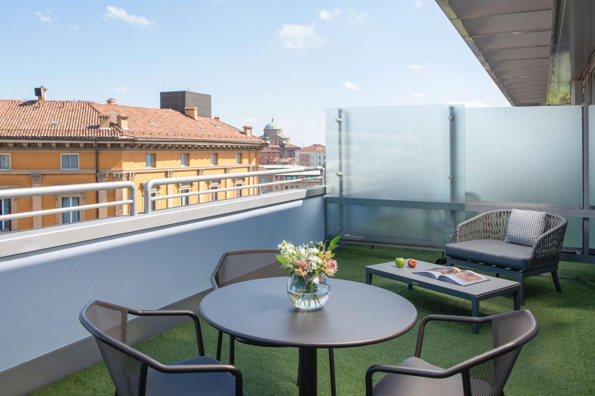 Hotel NH Bologna De La Gare Esterno foto