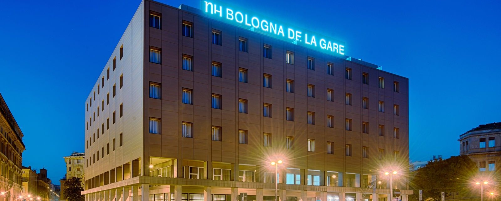 Hotel NH Bologna De La Gare Esterno foto